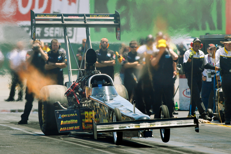 Illustration for article titled Here's Why Pro Drag Racers' Front Wheels Don't Exactly Line Up